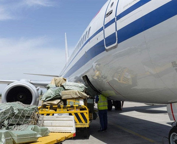 机舱与高铁车厢对比